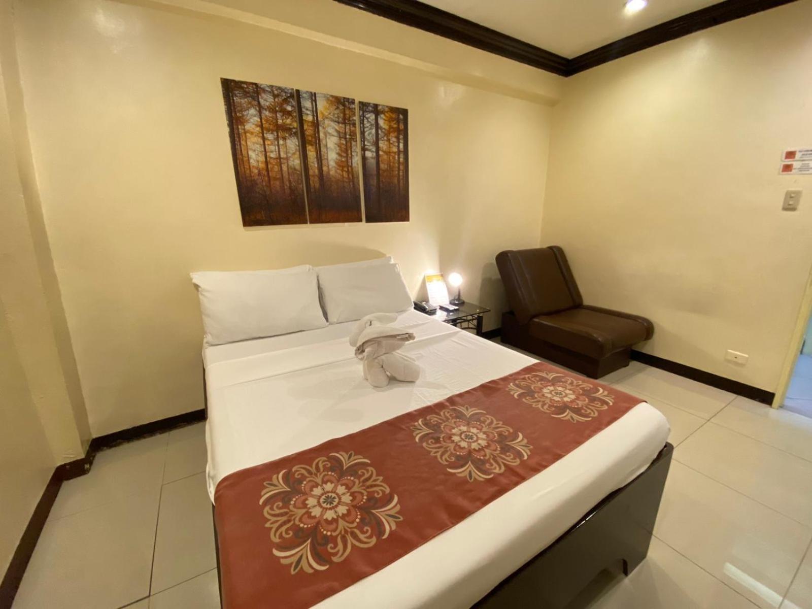 Stone House Quezon City San Juan  Екстериор снимка